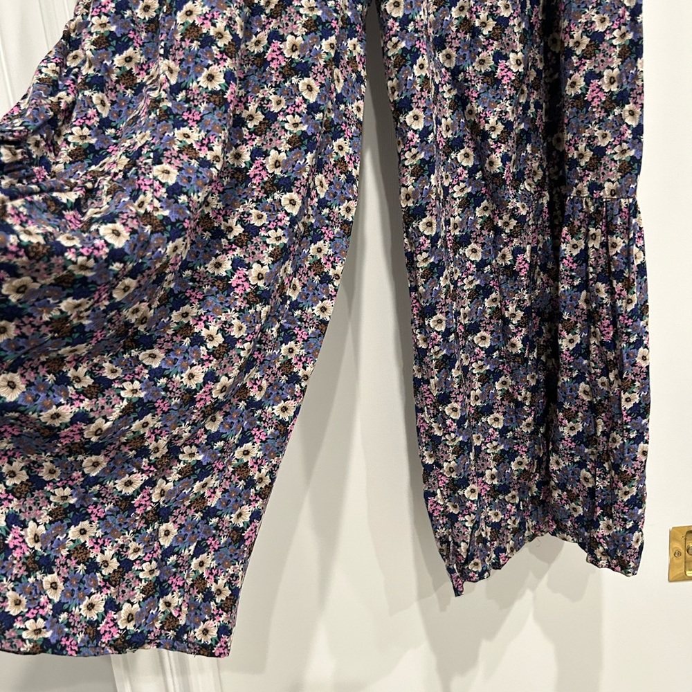 Natural Life flowered pants with flare bottoms - Picture 4 of 8